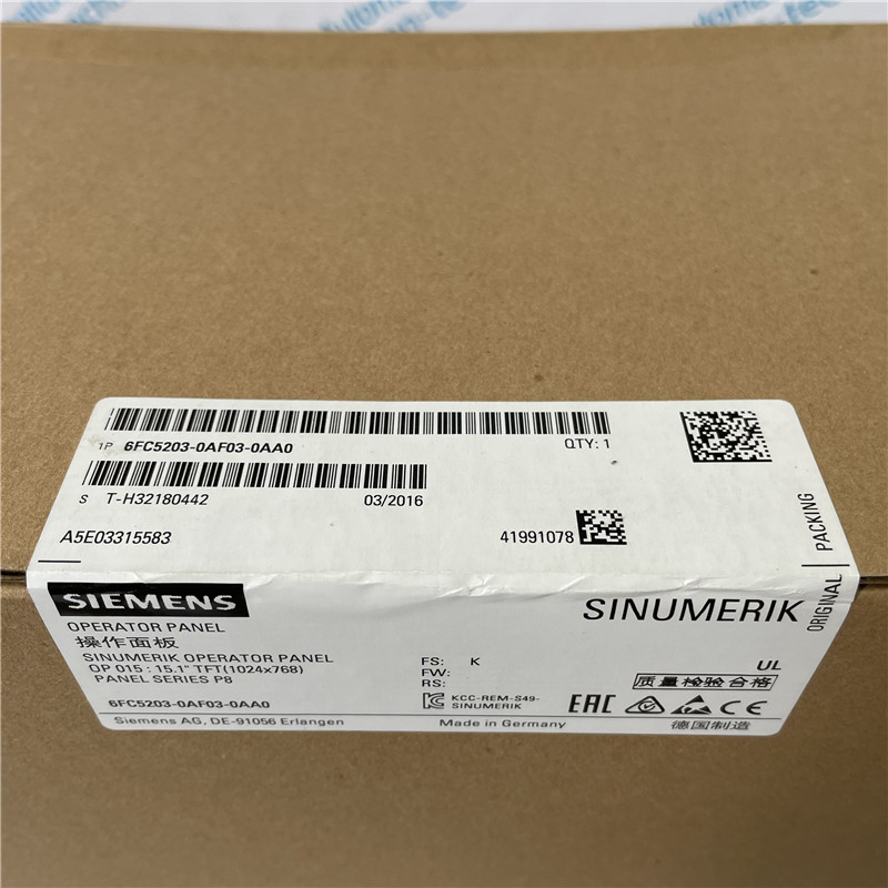 SIEMENS operator panel 6FC5203-0AF03-0AA0 SINUMERIK operator panel front OP 015; 15.0" TFT (1024x 768) with membrane keys